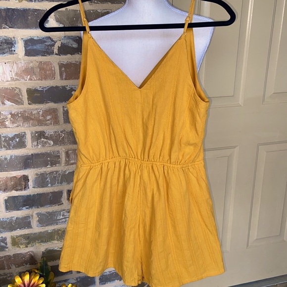 J for Justify Skort Romper Golden Amber V-Neck Lined Size Medium - Picture 2 of 11